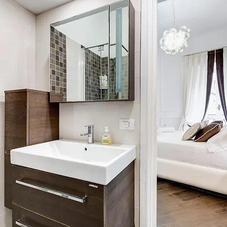 度假居 Next To Spanish Square - Romedreamhome *